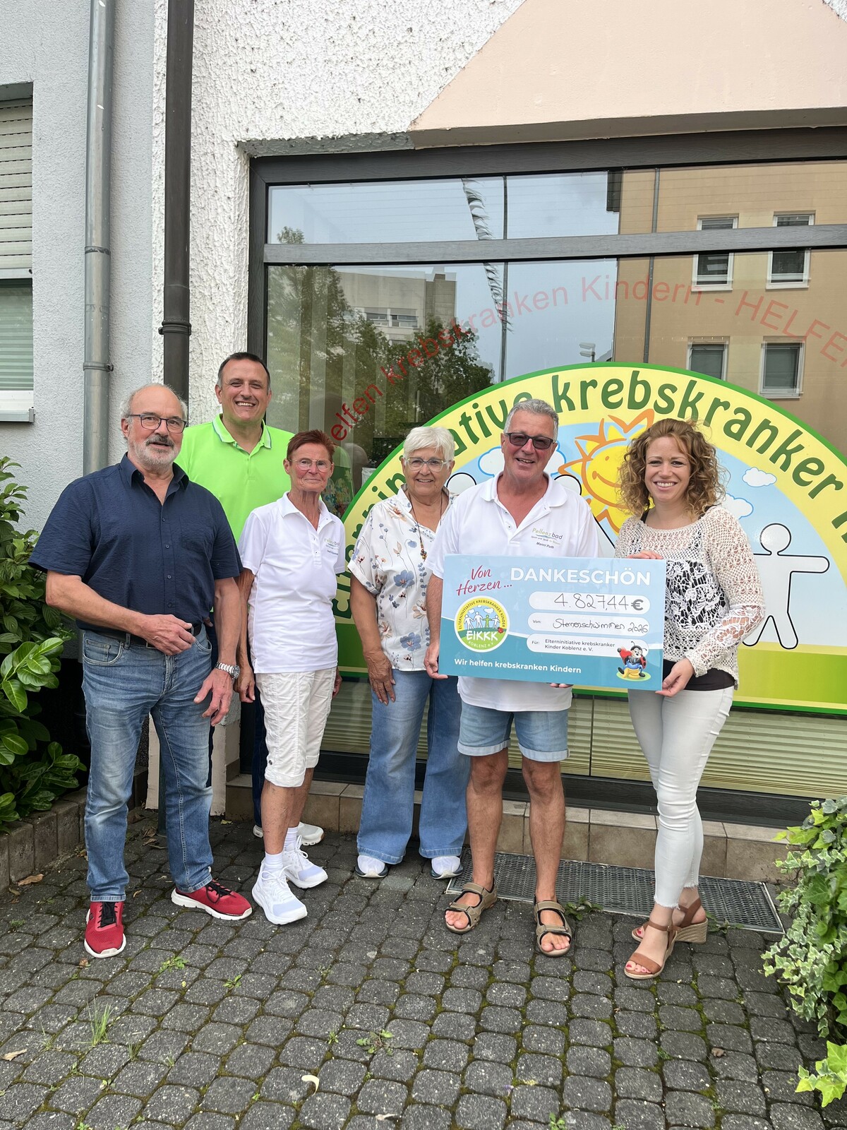 Poster Bild der Spende Spendenrekord beim Sternenschwimmen